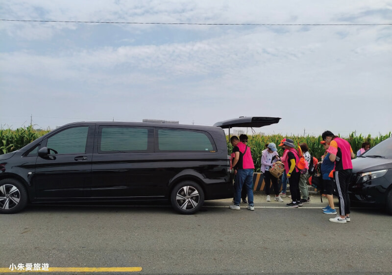 幻象包車旅遊花絮-白沙屯媽祖遶境專車接送，賓士九人座陪走信仰之路的第2張圖片